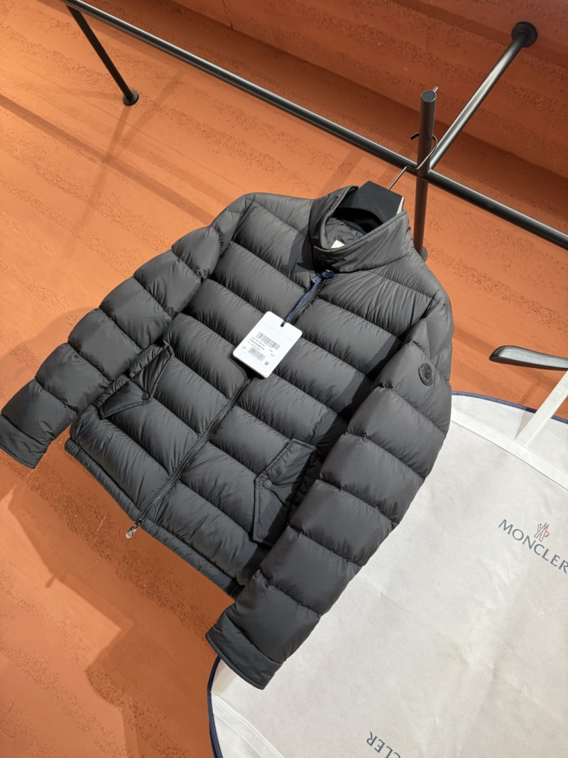 Пуховик Moncler