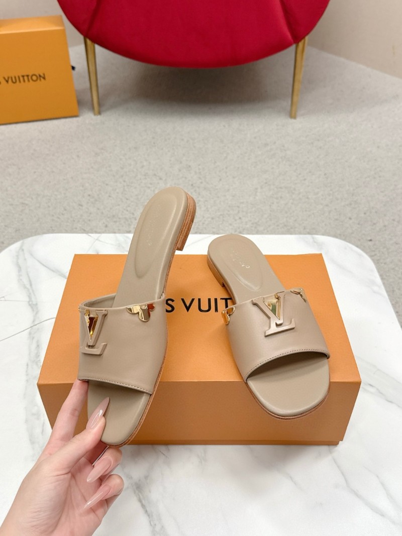 Сандалии женские бежевые с декоративным знаком Louis Vuitton