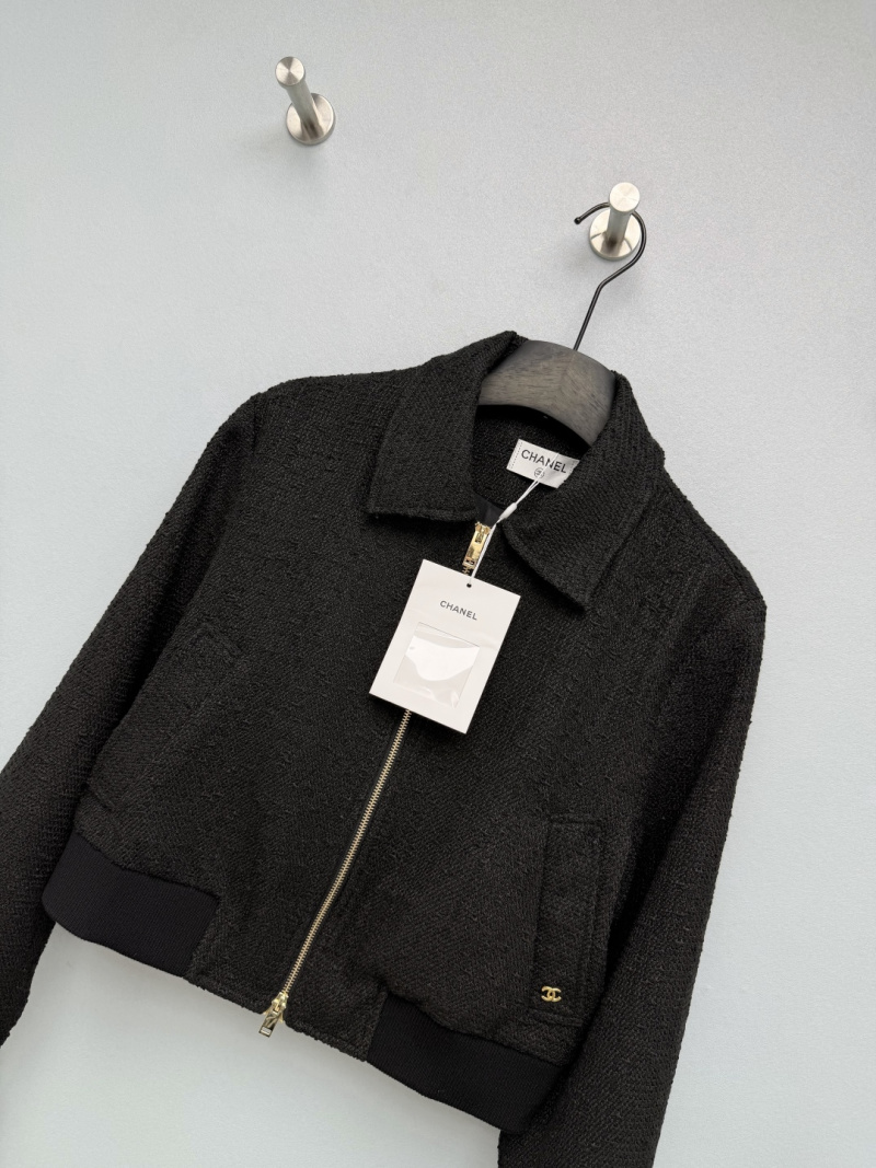 Чёрная куртка Chanel с золотой молнией