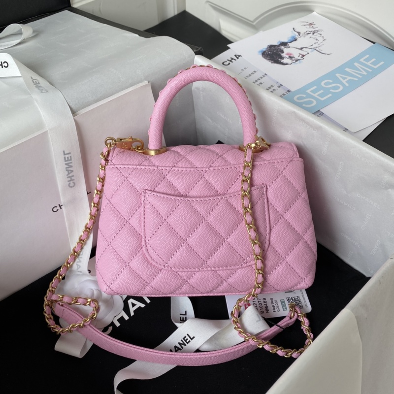 Розовая сумка Chanel с ручками и цепью