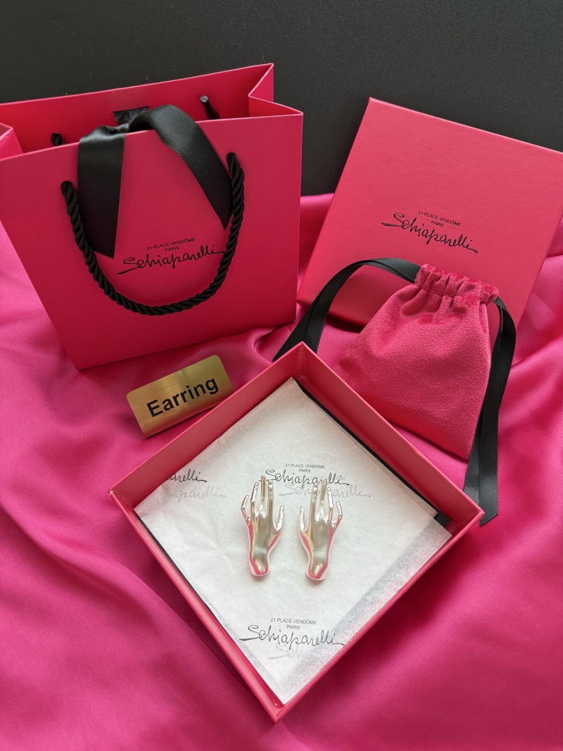 Серьги в виде рук Schiaparelli