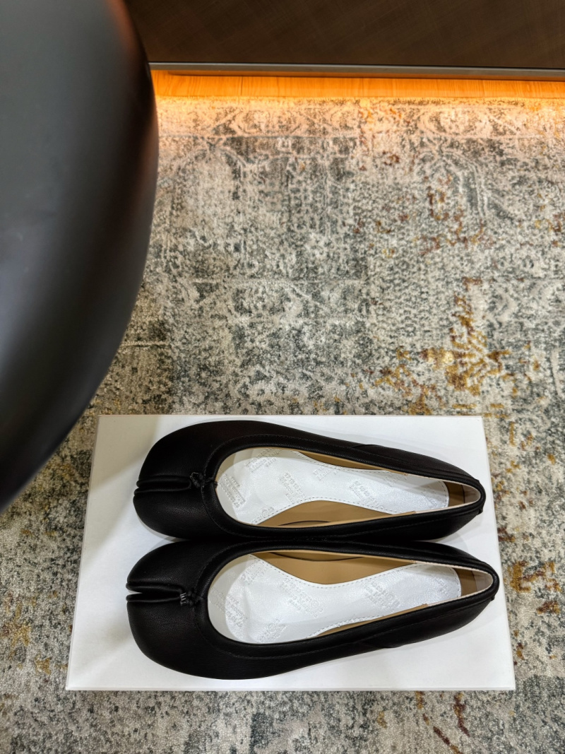 Черные кожаные туфли с разделенным мыском Maison Margiela