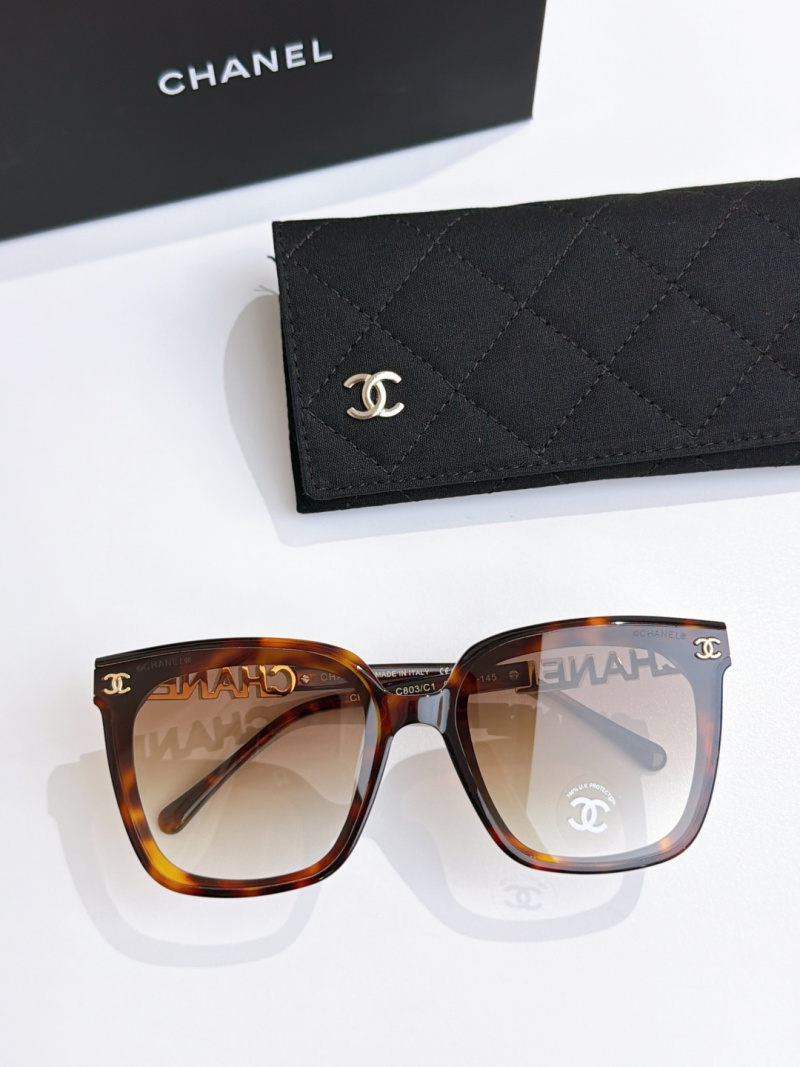 Солнцезащитные очки Chanel модель 6806