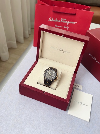 Часы Ferragamo