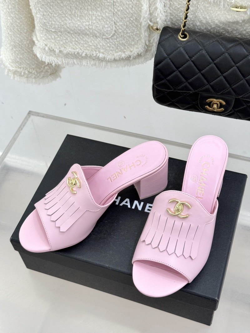 Женские мюли с декором Chanel