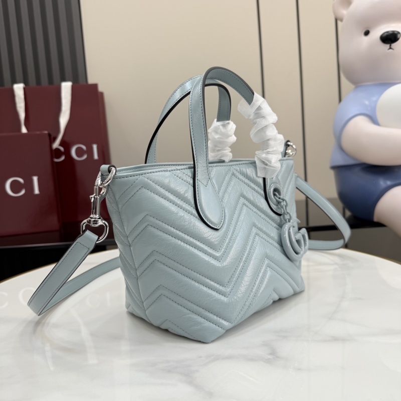 Сумка Gucci с кисточкой и логотипом GG