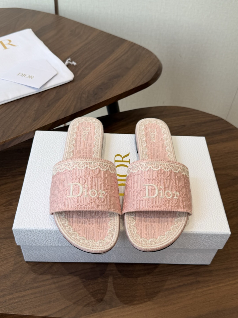 Розовые шлепки Dior