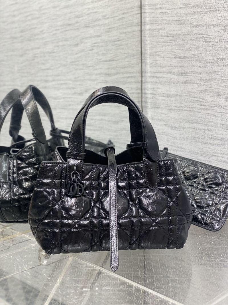 Черная сумка Dior с квилтингом