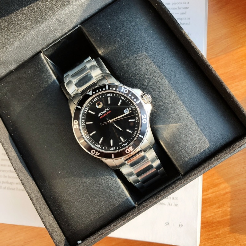 Часы Movado