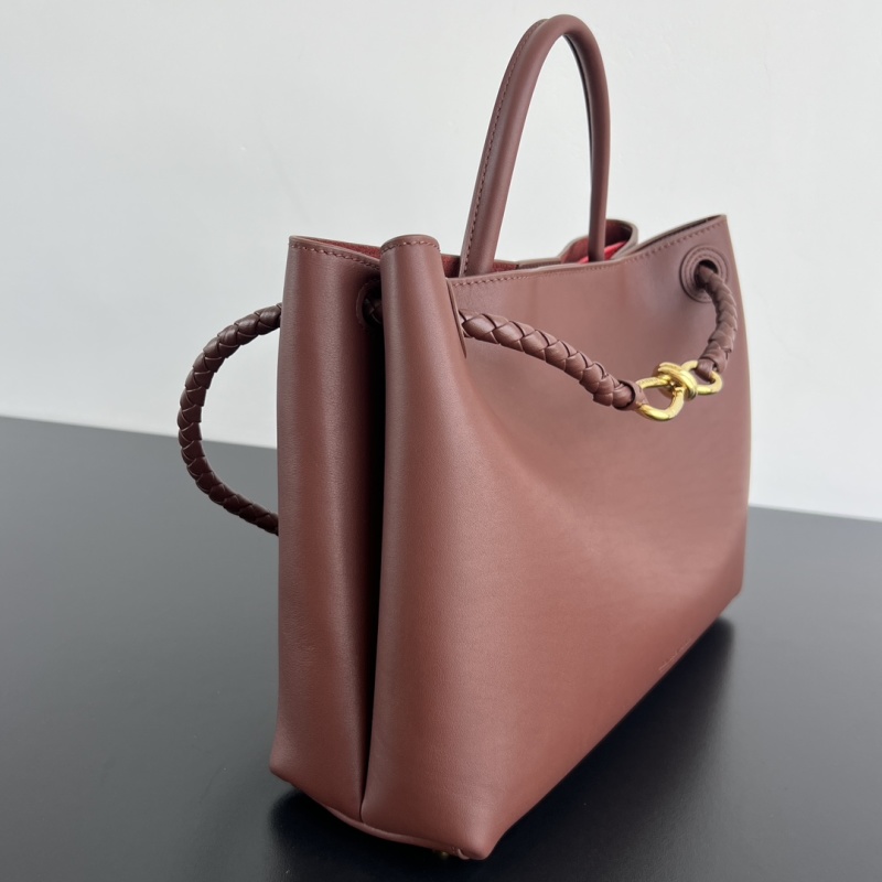 Сумка Bottega Veneta Andiamo из гладкой кожи