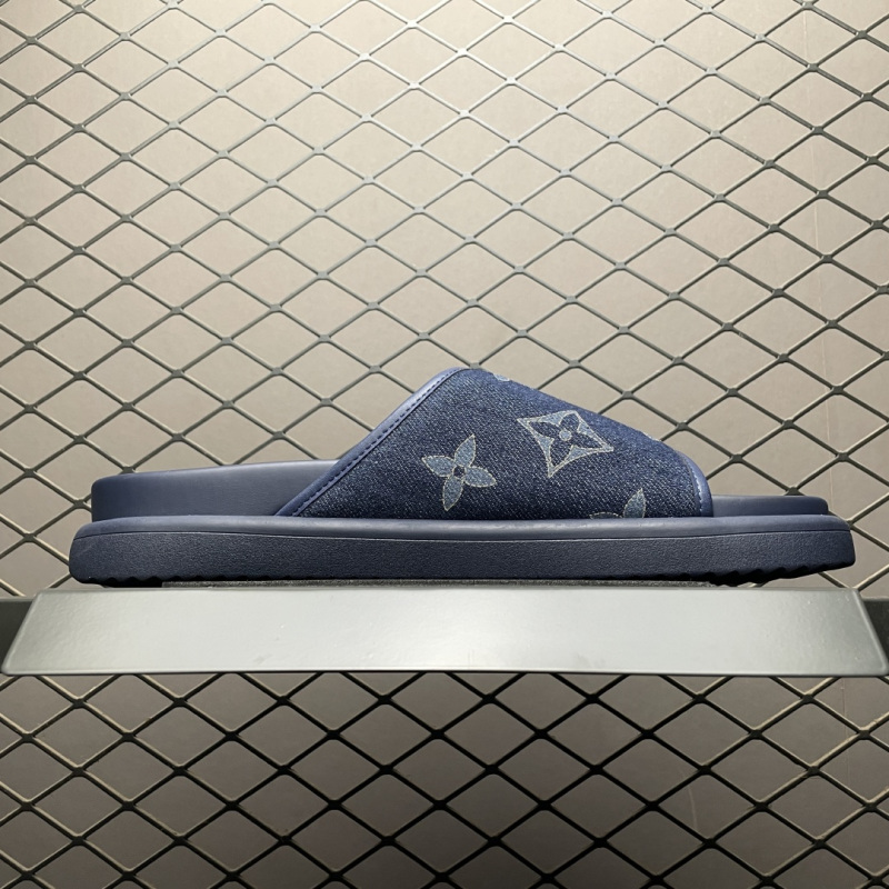 Шлёпанцы Louis Vuitton