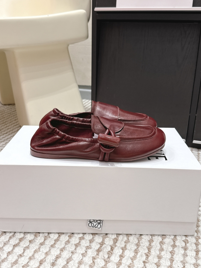 Классические женские лоферы из кожи цвета бордо Loewe