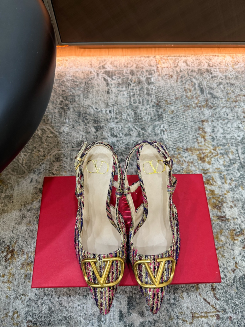 Женские туфли Valentino с декоративной пряжкой Valentino Garavani