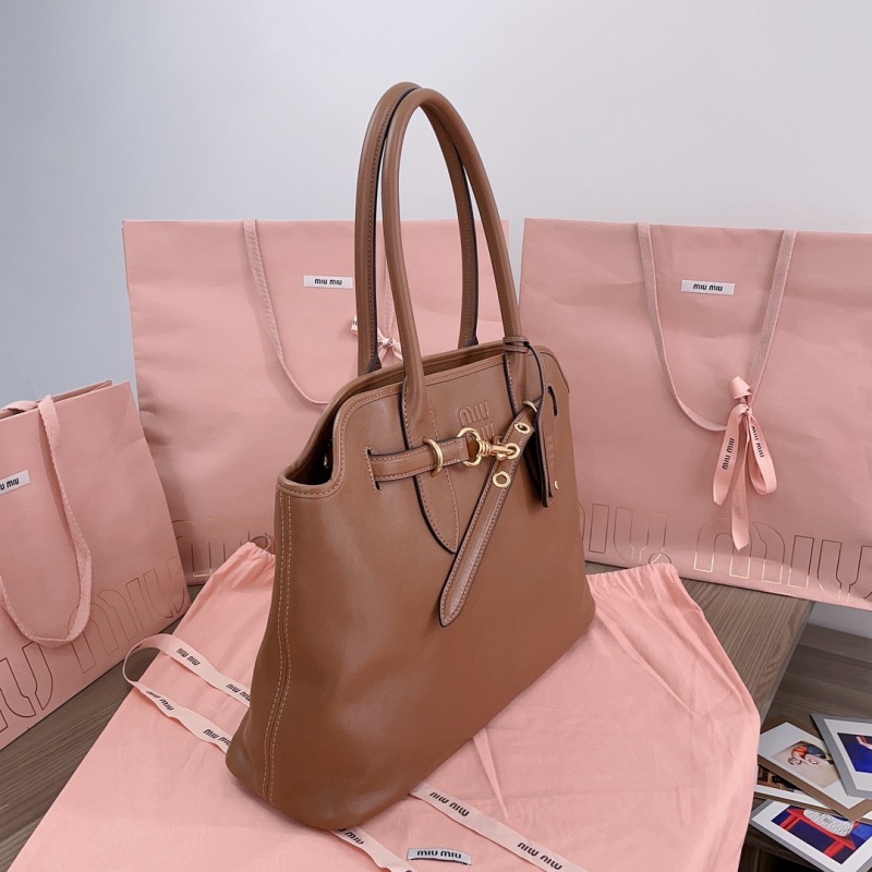 Кожаная сумка Miu Miu с логотипом