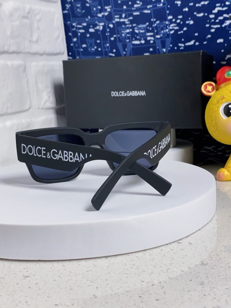 Солнцезащитные очки Dolce & Gabbana черные квадратные