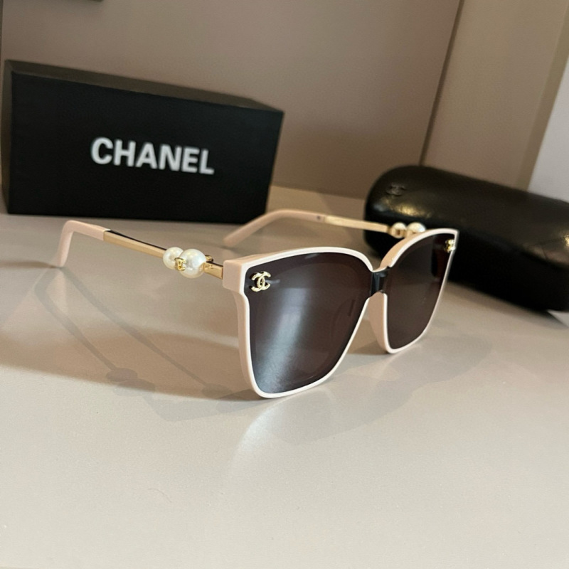 Солнечные очки Chanel белые с жемчугом