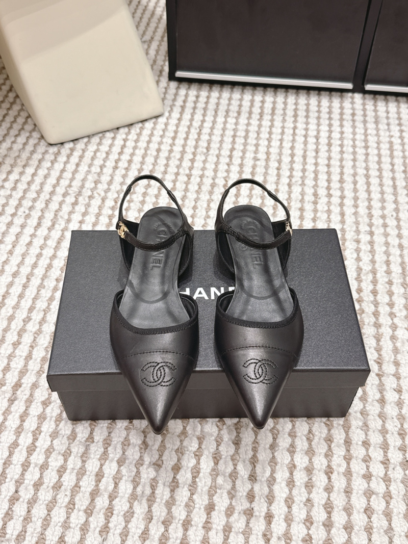 Женские чёрные босоножки Chanel с тиснением CC