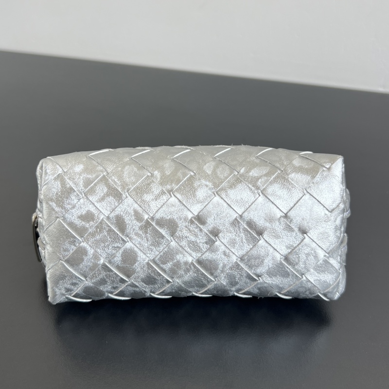 Кожаная косметичка Bottega Veneta из плетеной кожи