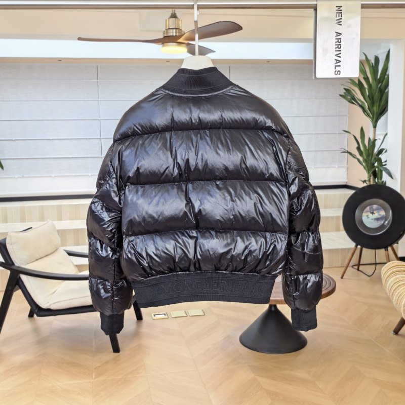 Пуховик Moncler