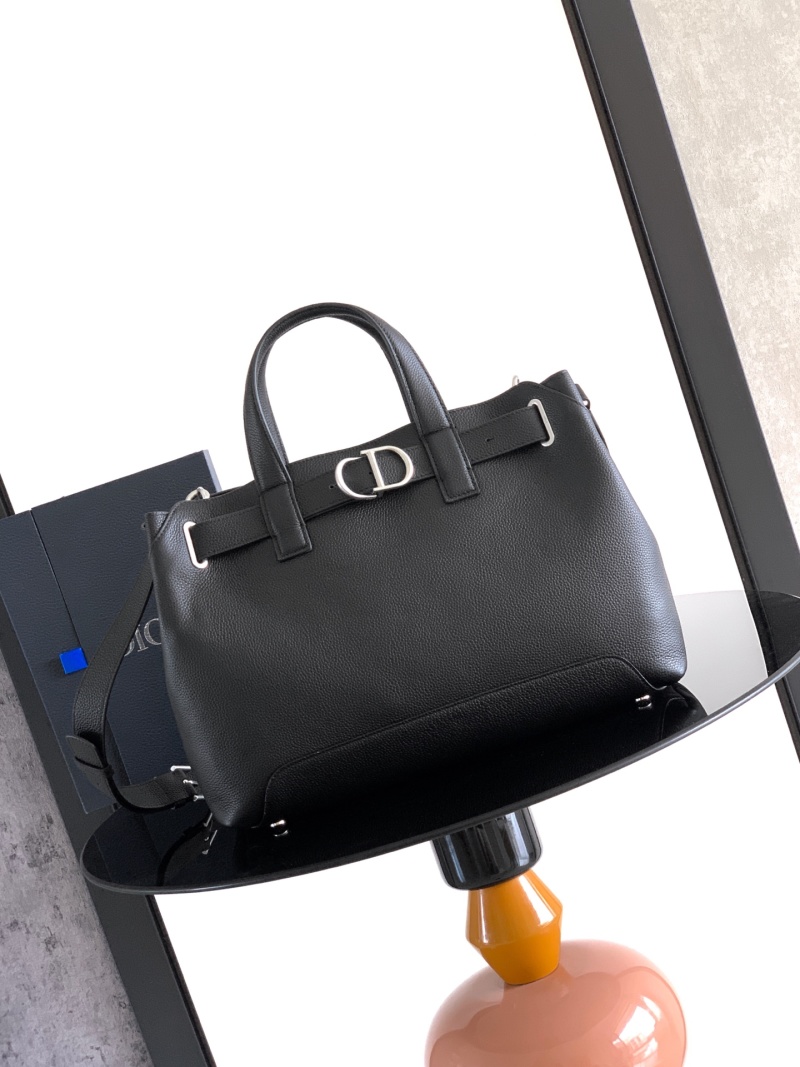 Черная кожаная сумка Dior с ручками и ремнем