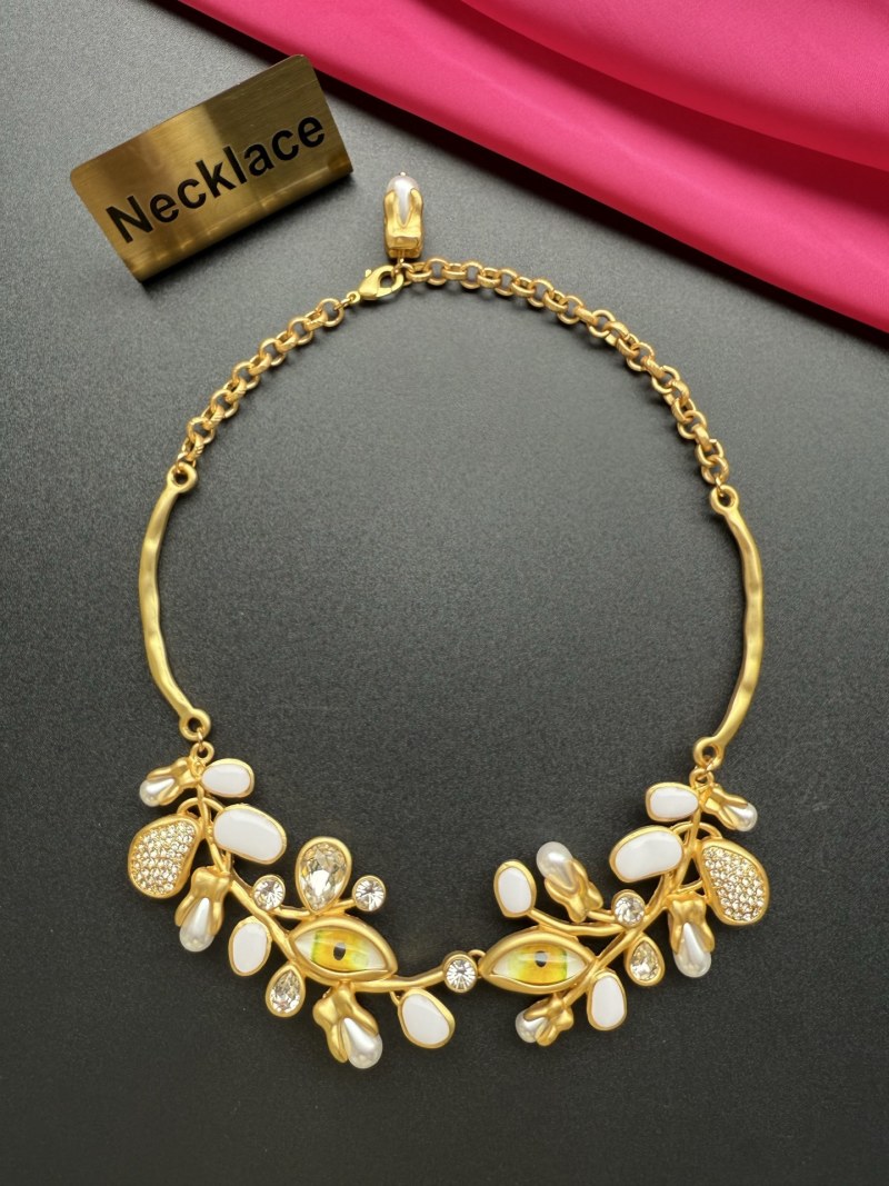 Наручное колье с декоративными элементами Schiaparelli