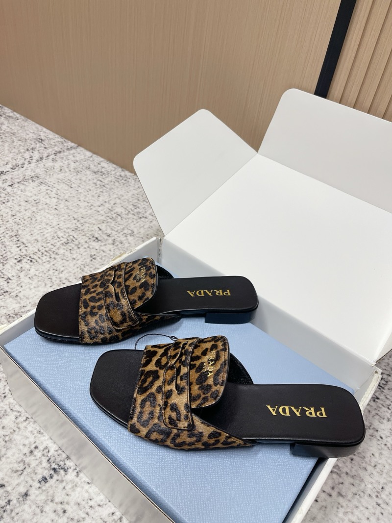 Женские босоножки Prada квадратного носа