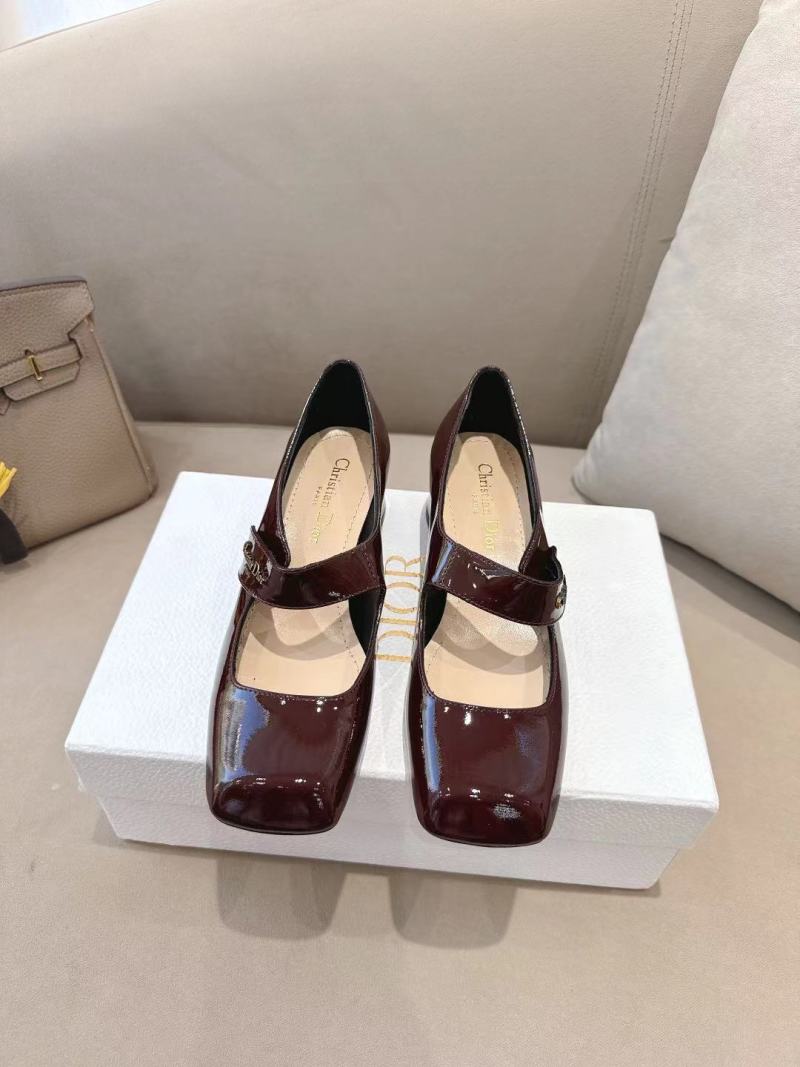 Женские туфли Christian Dior, модель с металлическим декором