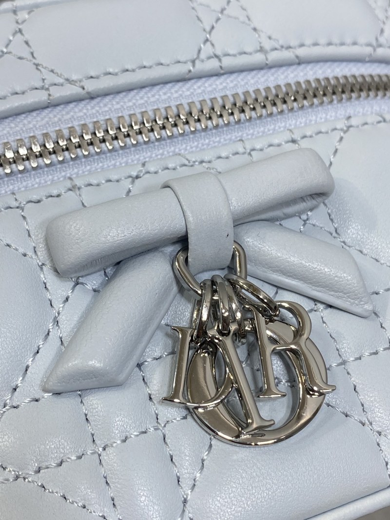 Сумка Dior белая с ручкой