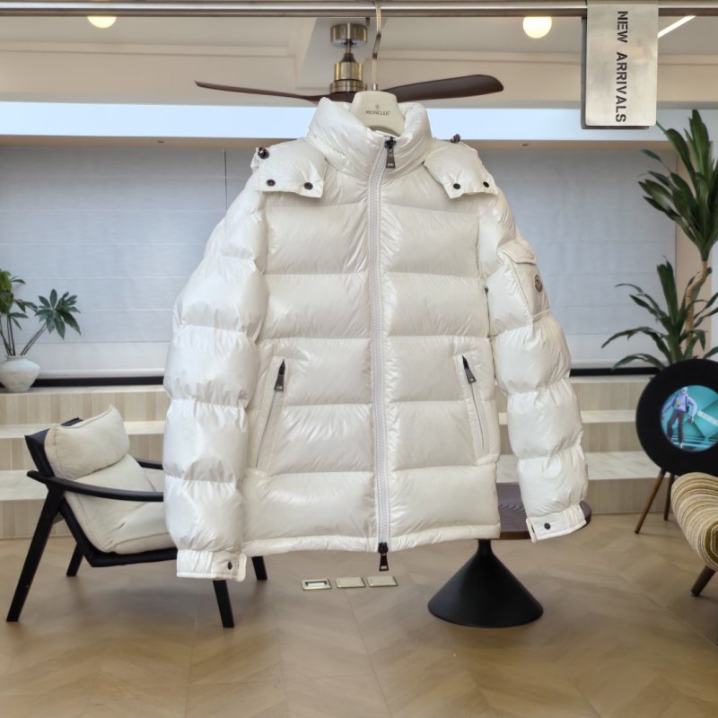 Пуховик Moncler