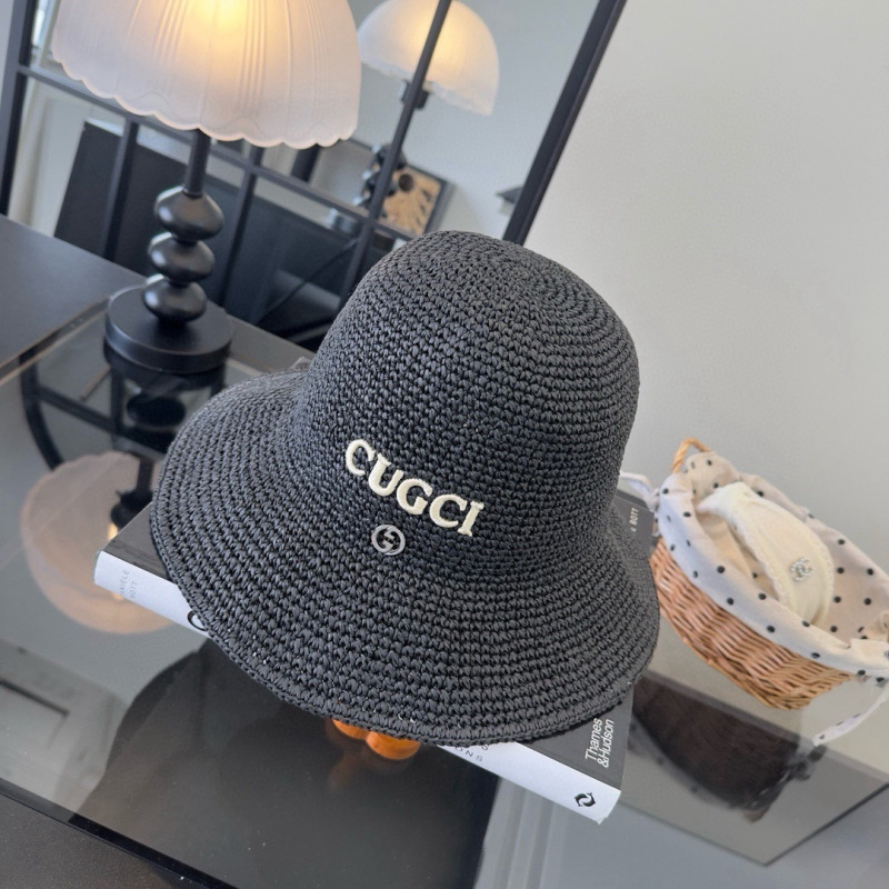 Летняя вязаная шляпа черного цвета Gucci