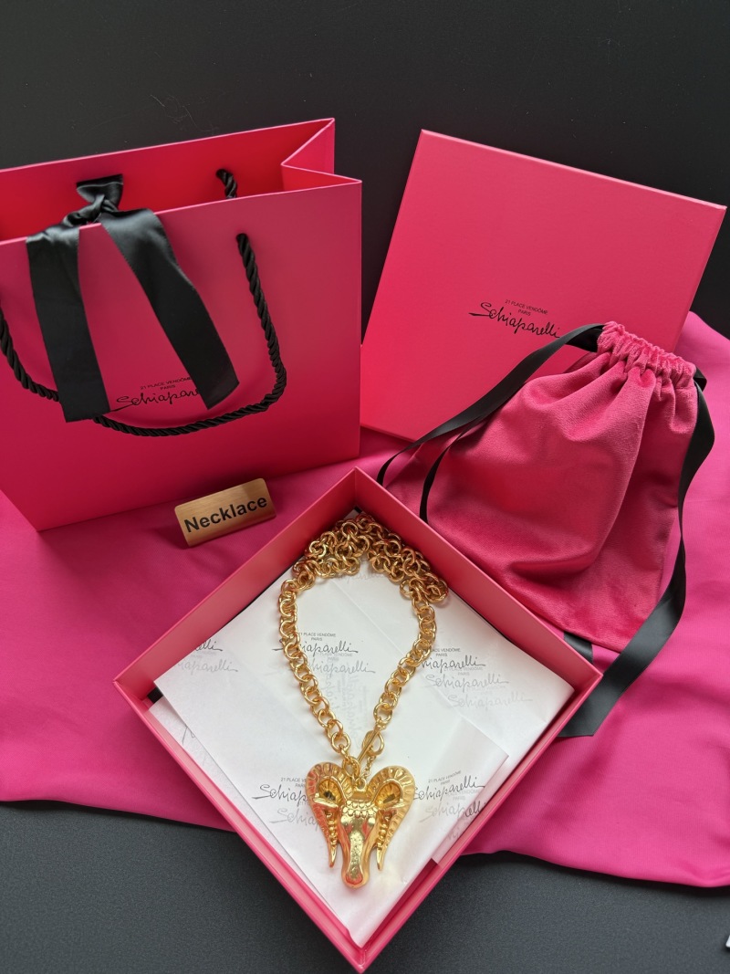 Колье с подвеской в виде головы овцы Schiaparelli