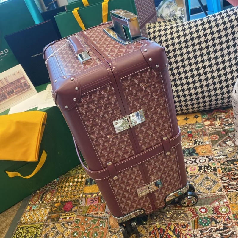 Роскошный чемодан в стиле Goyard