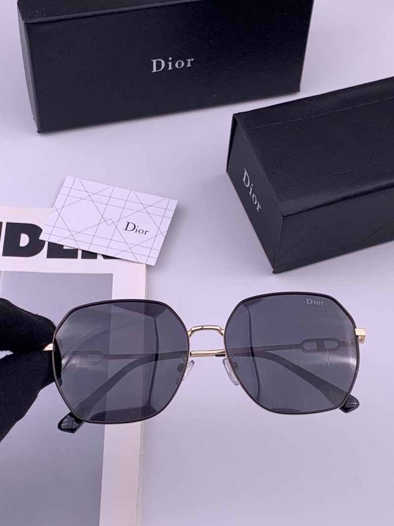 Солнечные очки Dior