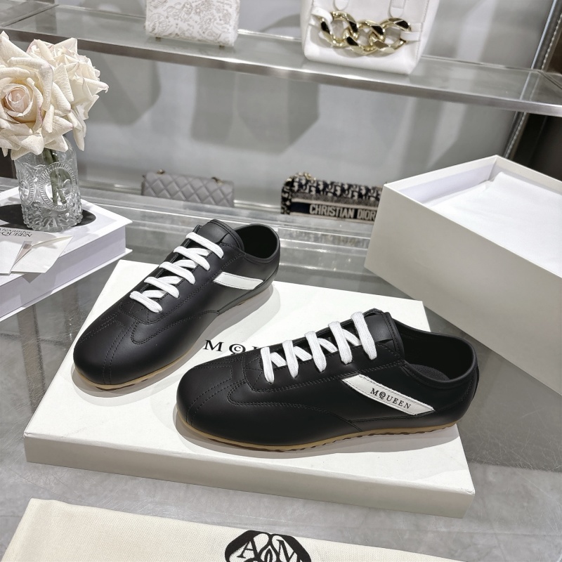 Черные кеды Alexander McQueen с белой полосой