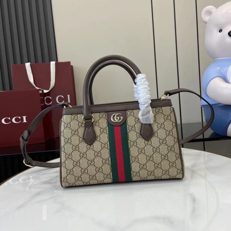 Сумка Gucci с монограммой и красной полосой