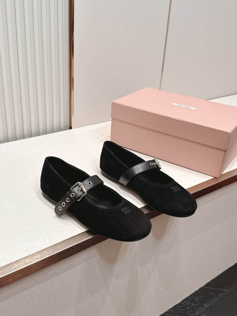 Женские замшевые балетки MiuMiu черные с пряжкой Miu Miu