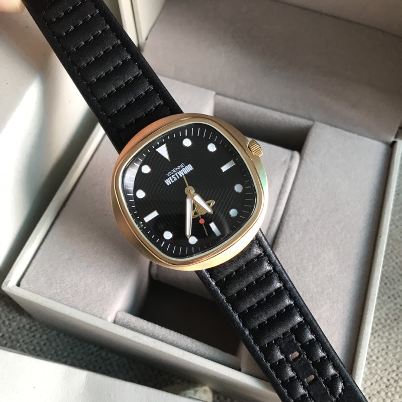 Часы Vivienne Westwood