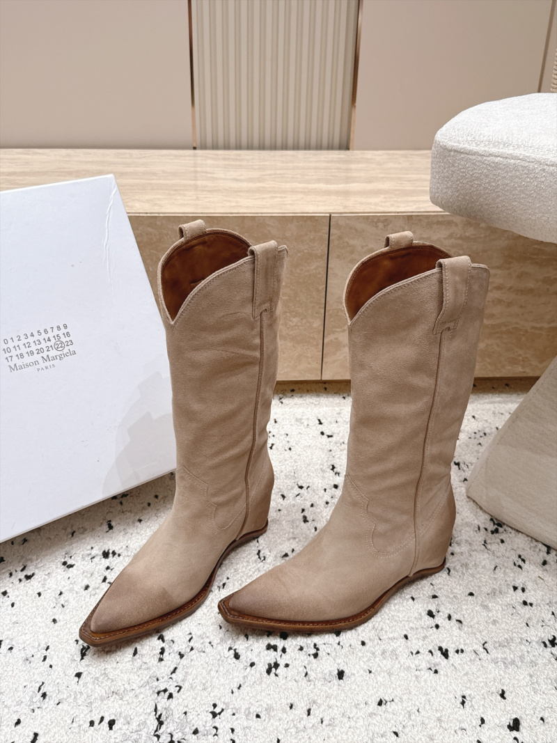 Женские сапоги Maison Margiela с острым носком и танкеткой бежевого цвета