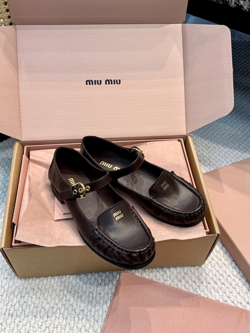 Женские лоферы Miu Miu с ремешком