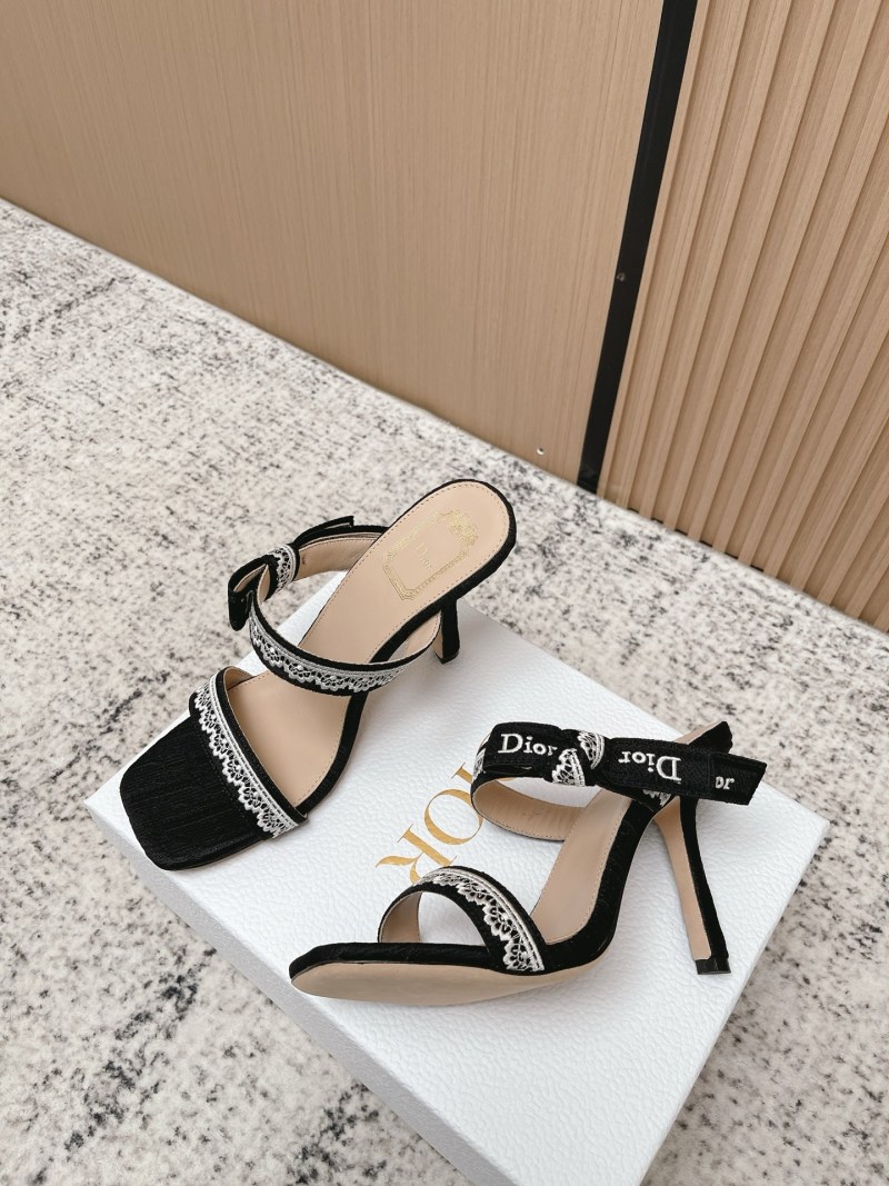 Женские туфли Dior с декоративными бретелями