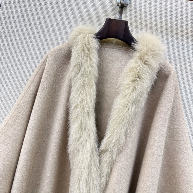 Пальто Fendi