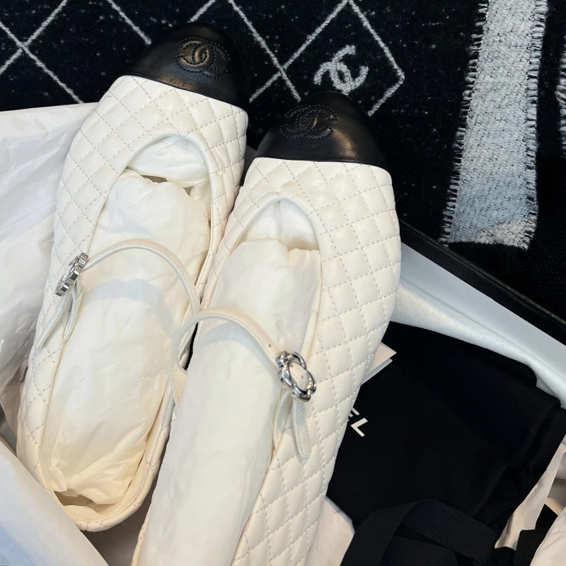 Женские балетки Мэри Джеймс белые Chanel