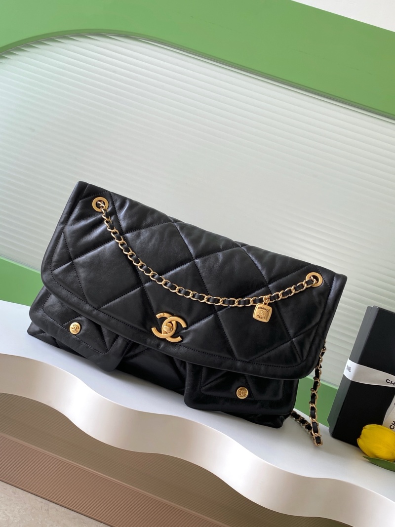 Черная классическая сумка Chanel с цепочкой