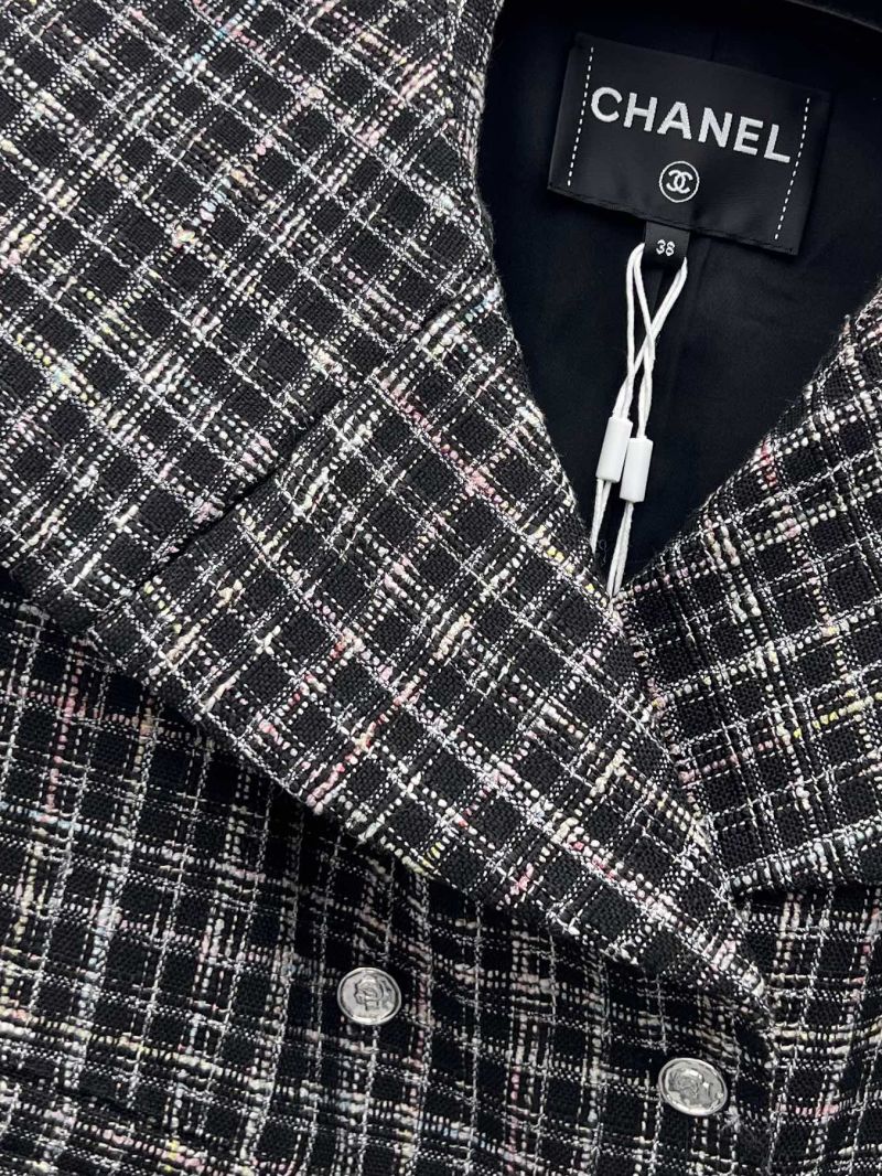 Жилет Chanel твидовый женский с широким воротником