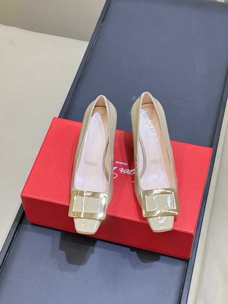 Женские туфли Roger Vivier Belle Vivier с квадратным каблуком и декоративной пряжкой
