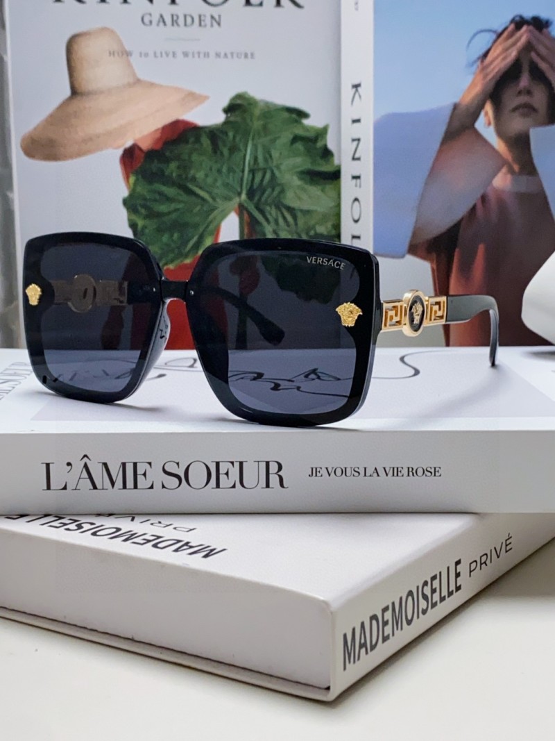 Женские солнцезащитные очки Versace черные квадратные
