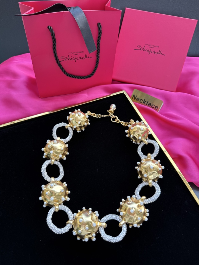 Колье с золотыми элементами и бусинами Schiaparelli