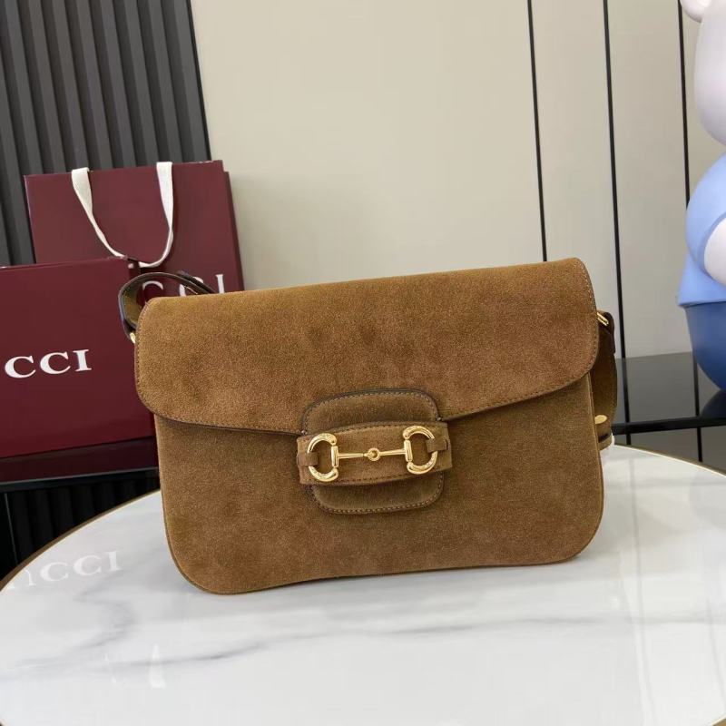 Сумка Gucci из замши с фурнитурой