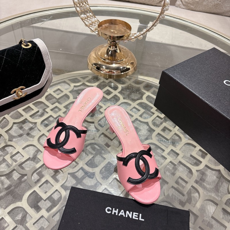 Розовые кожаные шлёпанцы с двойным логотипом Chanel