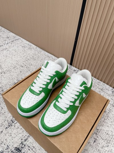 Кроссовки в стиле Air Force 1 с зелёным декором